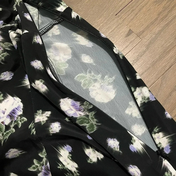 New! Topshop Bella V-neck Short Sleeve Dress. Blurred Floral Print. Size 6 - Picture 6 of 6